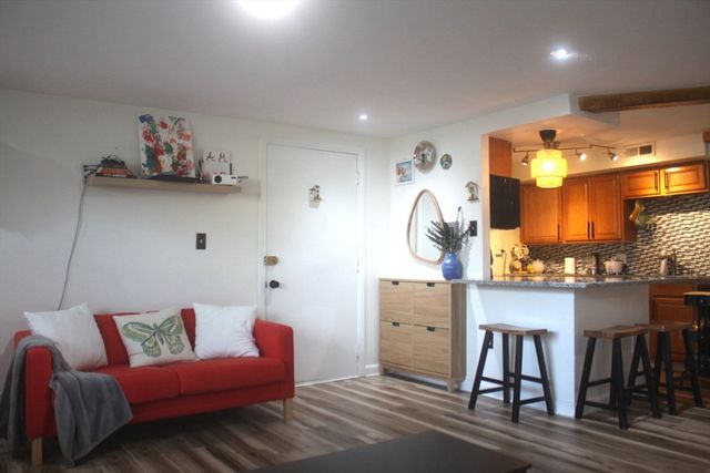 108 Oak Ln 4, Brockton, MA 02301