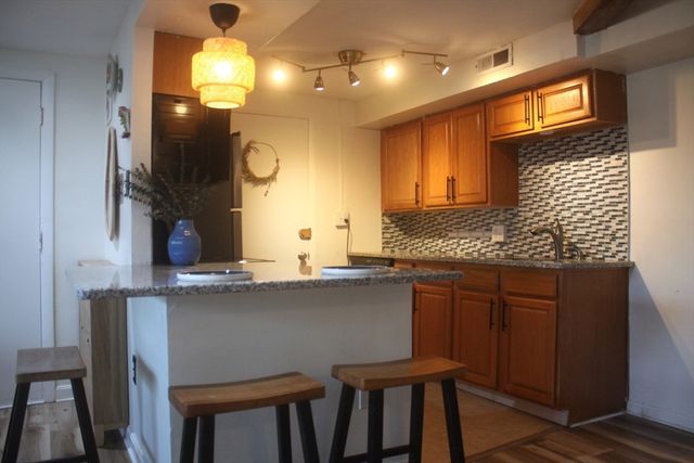 108 Oak Ln 4, Brockton, MA 02301
