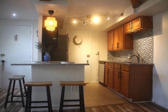 108 Oak Ln 4, Brockton, MA 02301