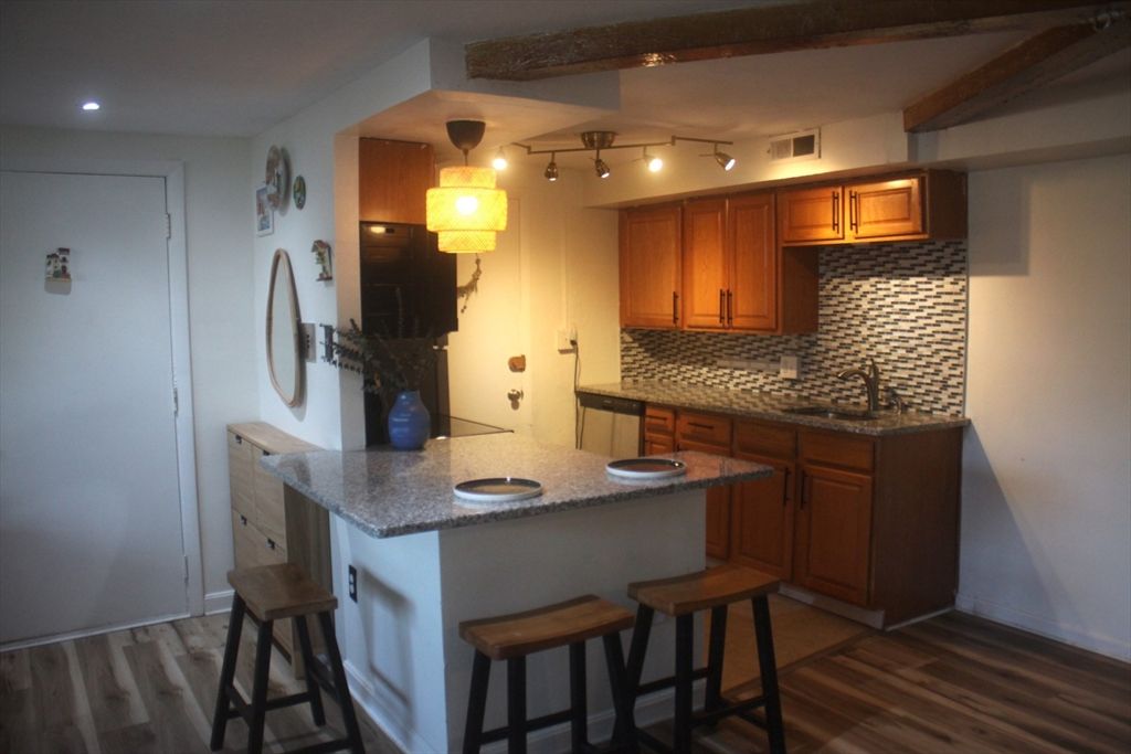 108 Oak Ln 4, Brockton, MA 02301