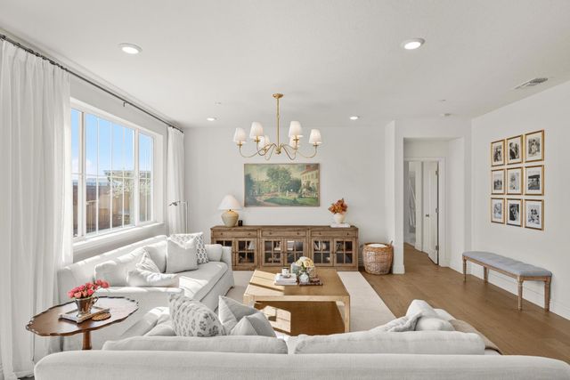 1469 Minories Dr, Plumas Lake, CA 95961