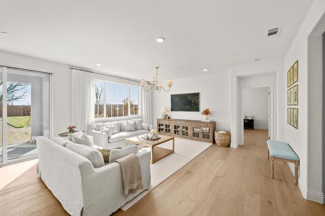 1469 Minories Dr, Plumas Lake, CA 95961