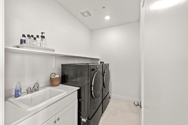 1469 Minories Dr, Plumas Lake, CA 95961