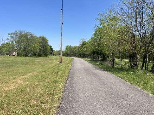 1025 Mill Rd, Lebanon, TN 37090