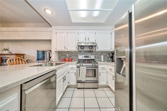 1048 Explanada Street 101, Corona, CA 92879