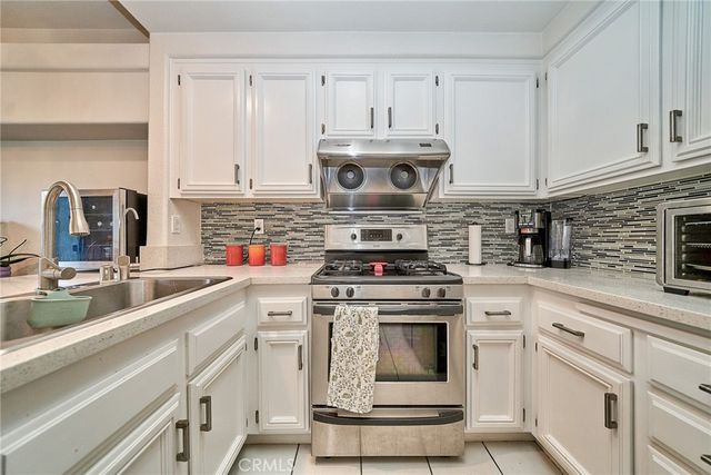 1048 Explanada Street 101, Corona, CA 92879