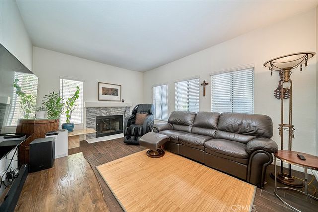 1048 Explanada Street 101, Corona, CA 92879