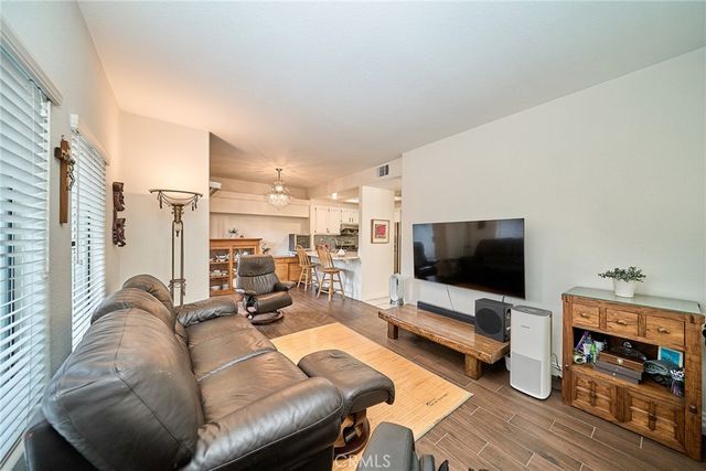 1048 Explanada Street 101, Corona, CA 92879