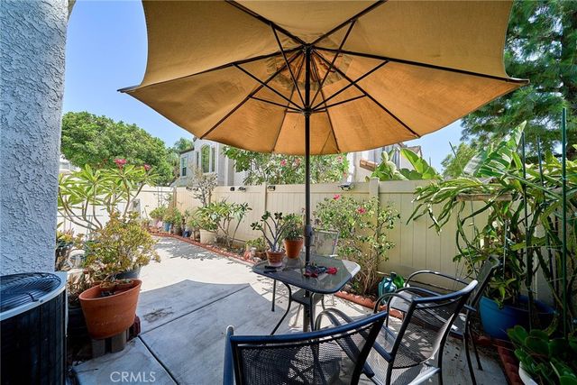 1048 Explanada Street 101, Corona, CA 92879