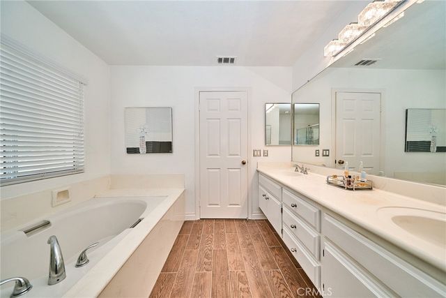 1048 Explanada Street 101, Corona, CA 92879