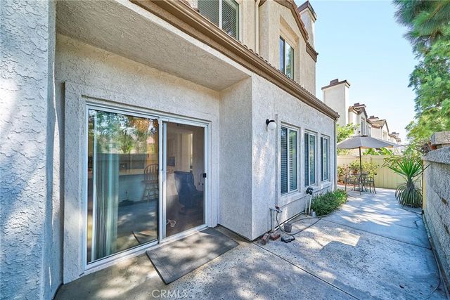 1048 Explanada Street 101, Corona, CA 92879