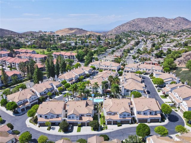 1048 Explanada Street 101, Corona, CA 92879