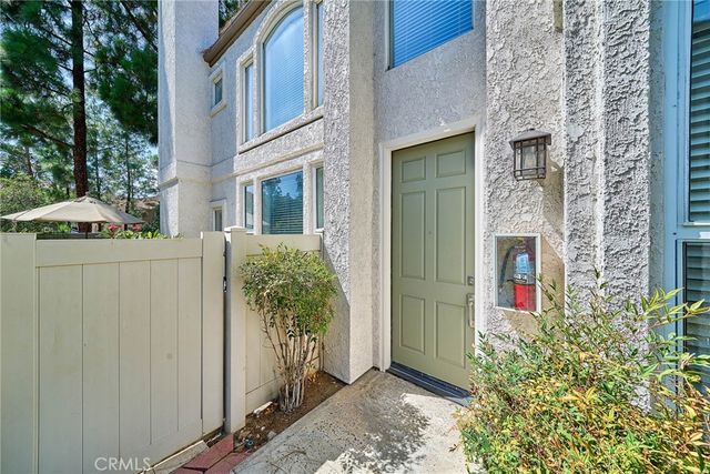 1048 Explanada Street 101, Corona, CA 92879