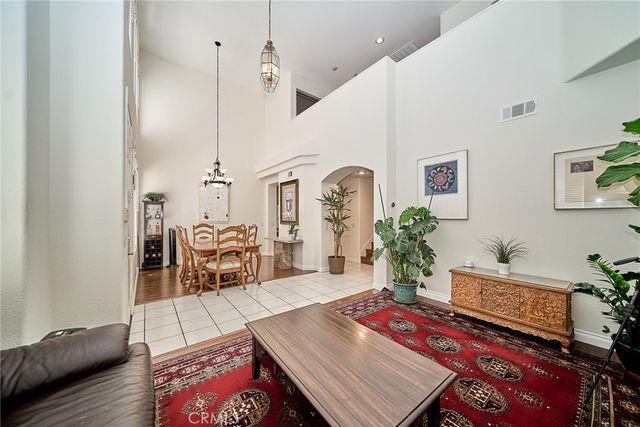 1048 Explanada Street 101, Corona, CA 92879