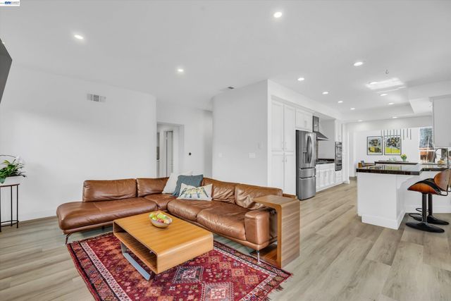 216 Elder Ct, San Ramon, CA 94582