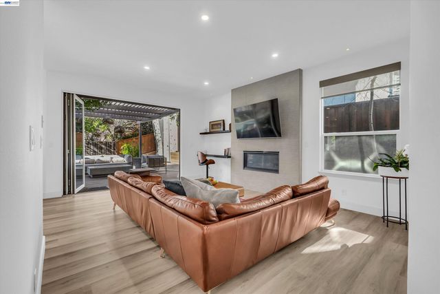 216 Elder Ct, San Ramon, CA 94582