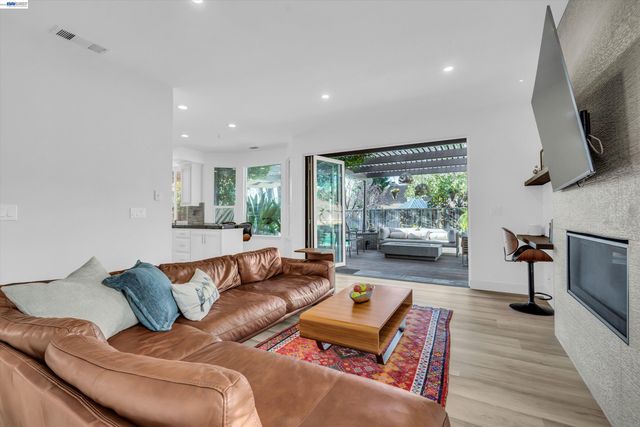 216 Elder Ct, San Ramon, CA 94582