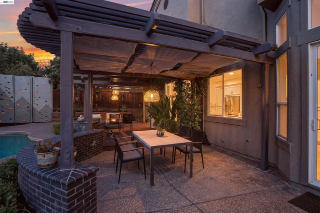 216 Elder Ct, San Ramon, CA 94582