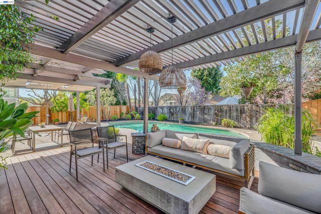 216 Elder Ct, San Ramon, CA 94582