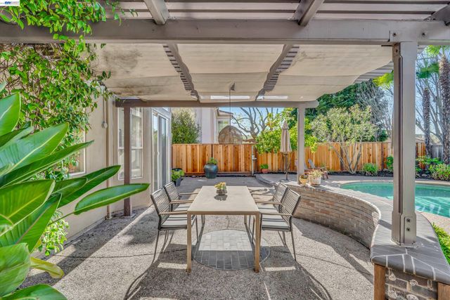 216 Elder Ct, San Ramon, CA 94582