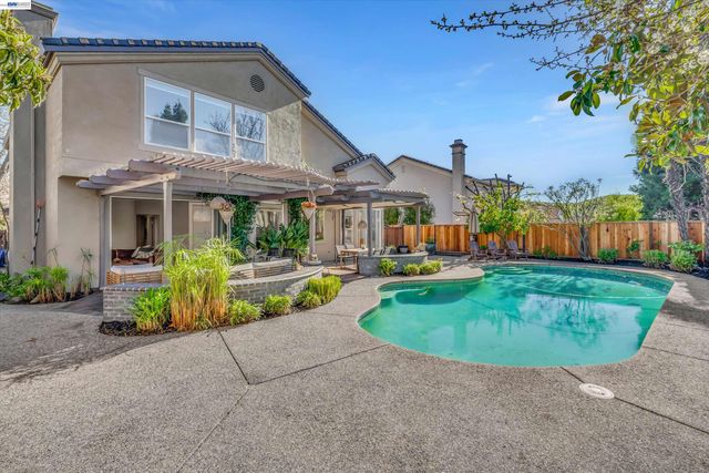 216 Elder Ct, San Ramon, CA 94582