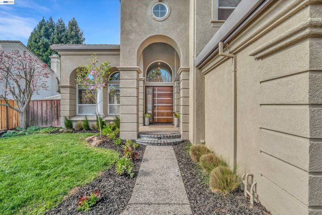 216 Elder Ct, San Ramon, CA 94582