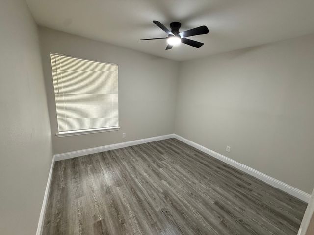 517 Cherry Lane, Ennis, TX 75119