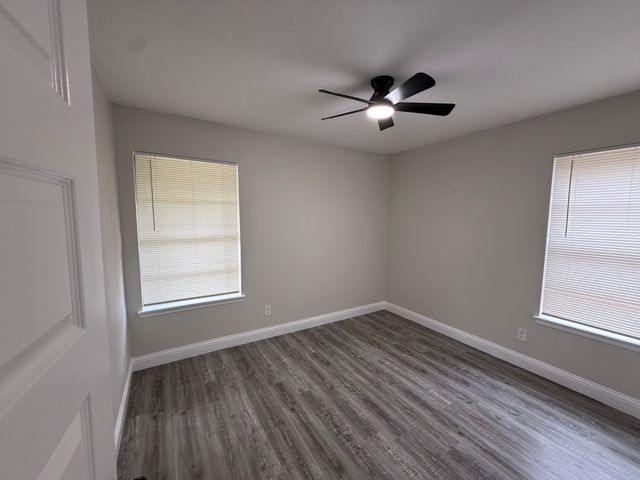 517 Cherry Lane, Ennis, TX 75119
