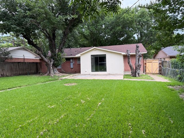 517 Cherry Lane, Ennis, TX 75119