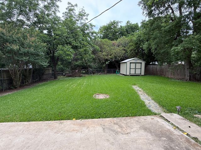 517 Cherry Lane, Ennis, TX 75119