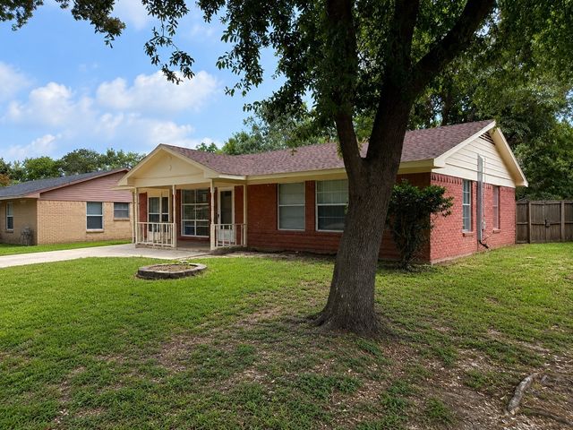 517 Cherry Lane, Ennis, TX 75119