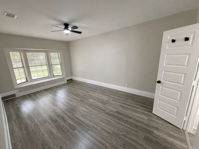 517 Cherry Lane, Ennis, TX 75119