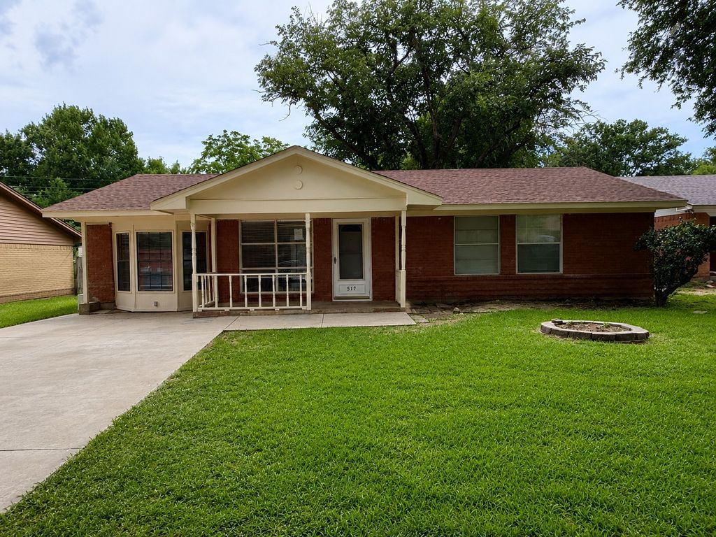 517 Cherry Lane, Ennis, TX 75119