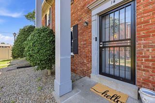 1924 Goldsmith Ln 14, Louisville, KY 40218