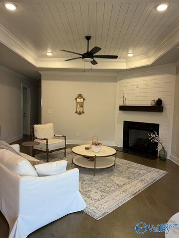 9513 Hampton Oak Drive, Owens Cross Roads, AL 35763