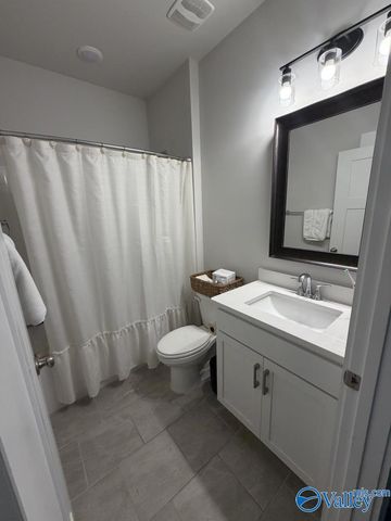 9513 Hampton Oak Drive, Owens Cross Roads, AL 35763