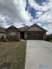 9513 Hampton Oak Drive, Owens Cross Roads, AL 35763