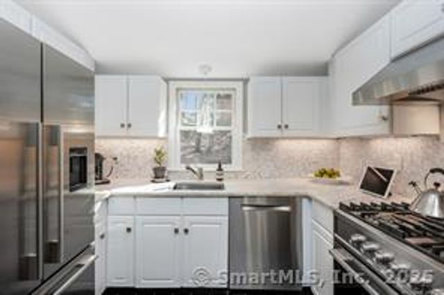 14 Cross Highway D, Westport, CT 06880