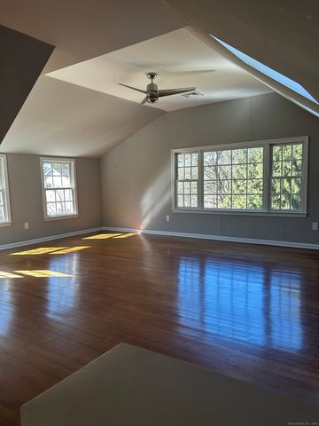 14 Cross Highway D, Westport, CT 06880