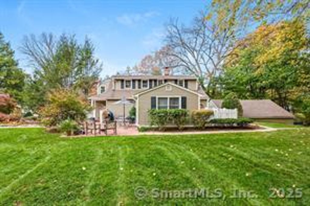 14 Cross Highway D, Westport, CT 06880