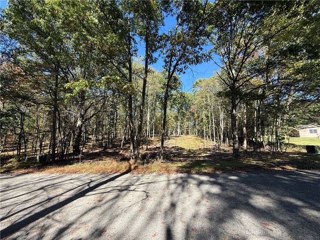 121 Helga Dr, Clay Twp, PA 16061