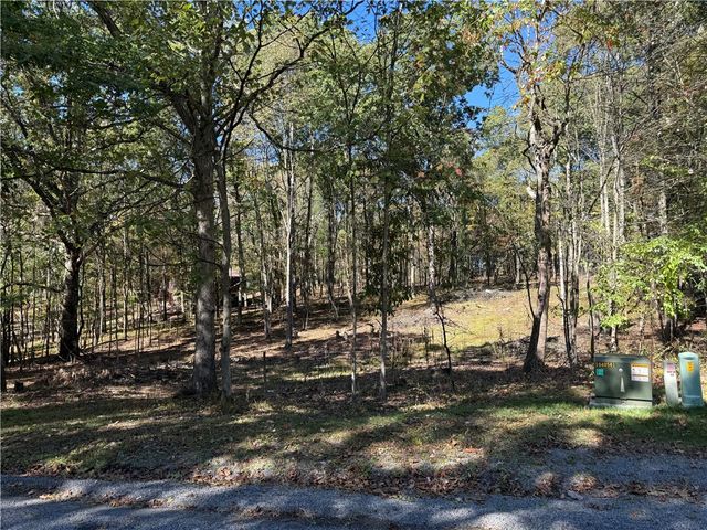 121 Helga Dr, Clay Twp, PA 16061