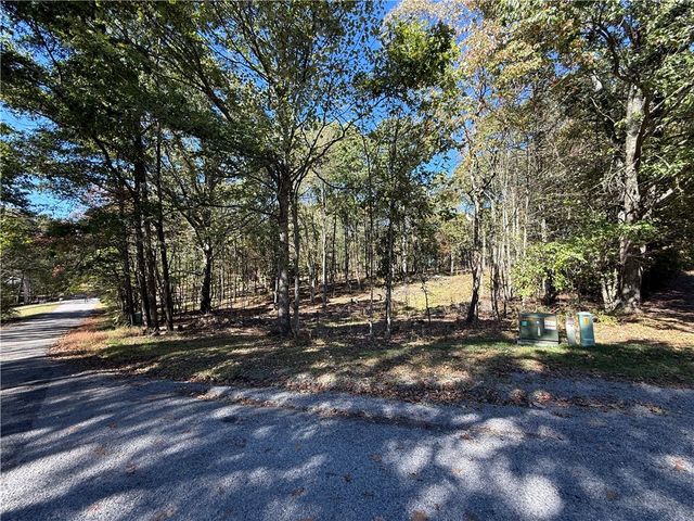 121 Helga Dr, Clay Twp, PA 16061