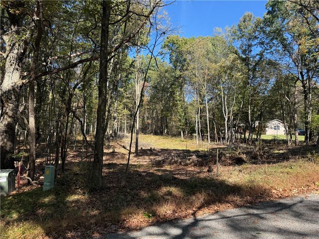 121 Helga Dr, Clay Twp, PA 16061
