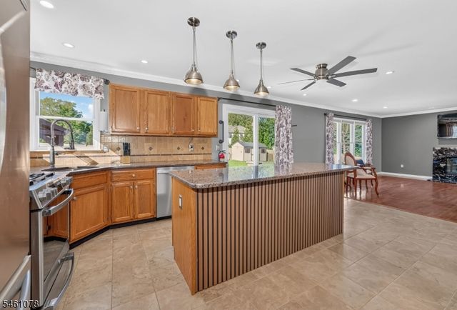2 Saint Andrews Dr, Washington Twp., NJ 07882