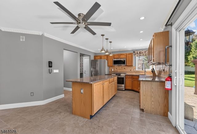 2 Saint Andrews Dr, Washington Twp., NJ 07882