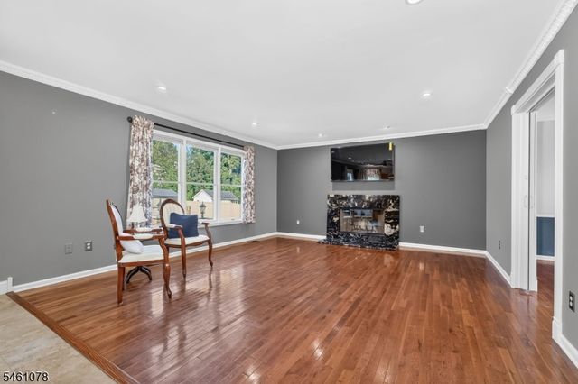 2 Saint Andrews Dr, Washington Twp., NJ 07882