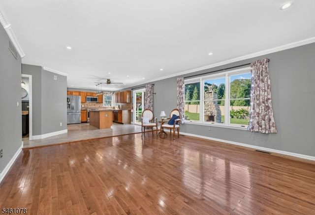 2 Saint Andrews Dr, Washington Twp., NJ 07882