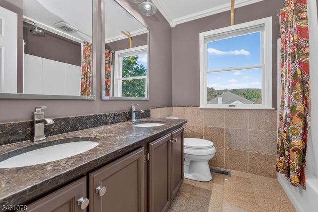 2 Saint Andrews Dr, Washington Twp., NJ 07882