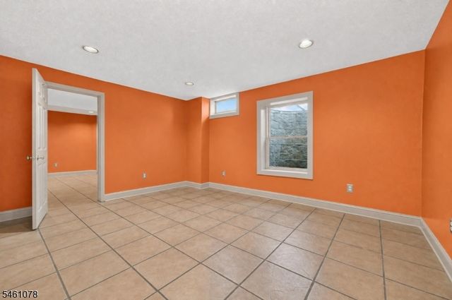 2 Saint Andrews Dr, Washington Twp., NJ 07882
